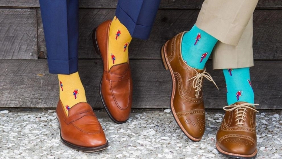 What are the principles of wearing socks?