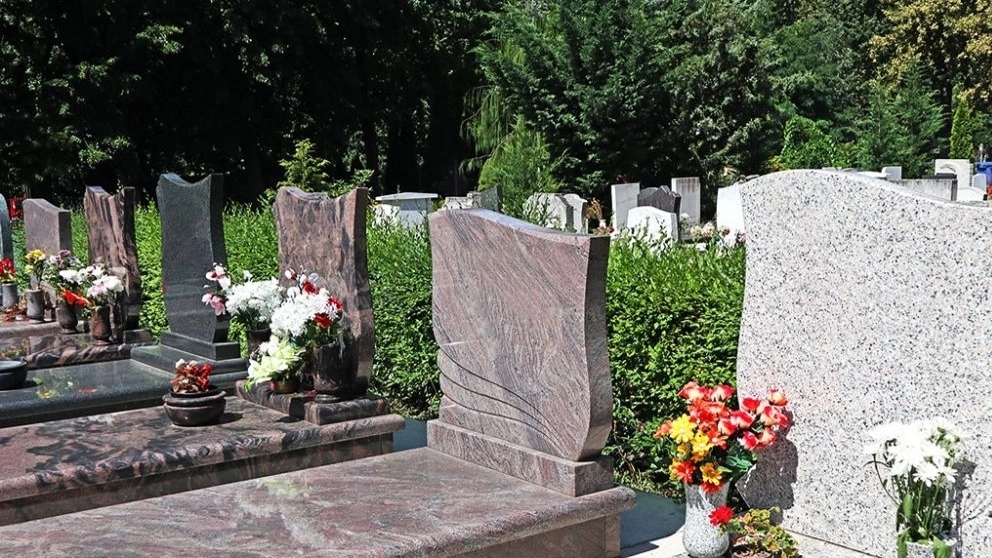 Videos of the benchmark tombstone in Behesht Zahra