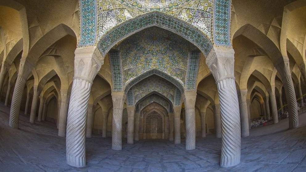 The use of stone in columns and their components