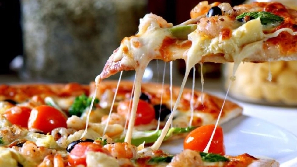 Nutritional value of pizza cheese