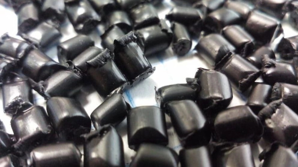 Black inflatable granule