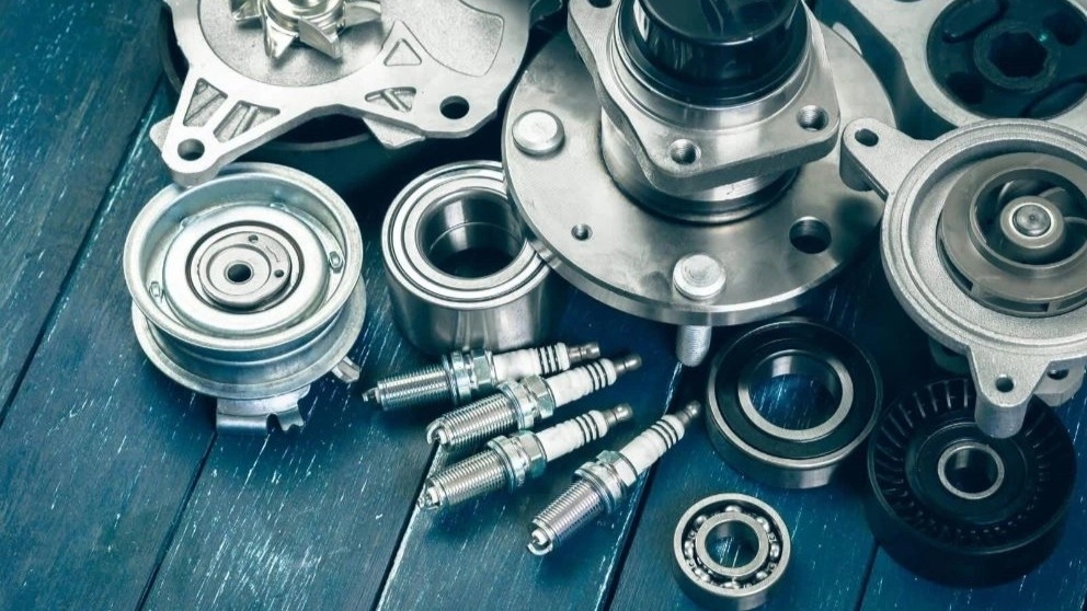 Sangin Savaran Farooqi provides distribution of motor parts and gearbox in Mahabad