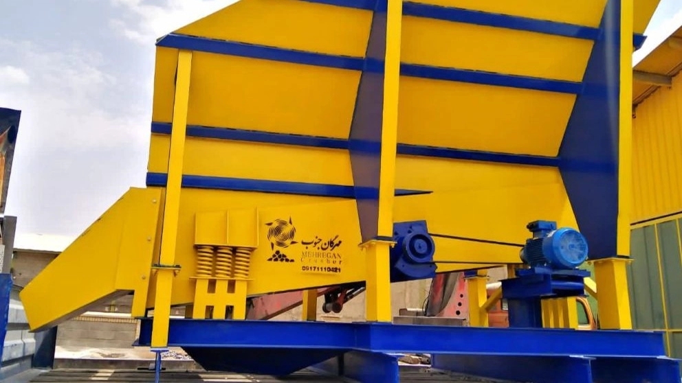 Crushing and processing machines for Zand minerals in Shiraz