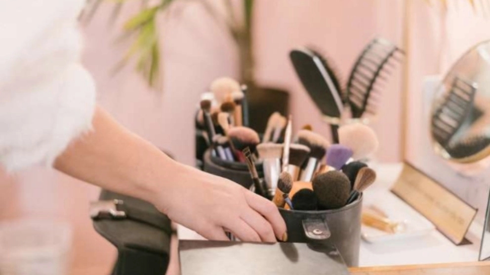 The most essential equipment and tools for hairdressing salons and women's beauty salons