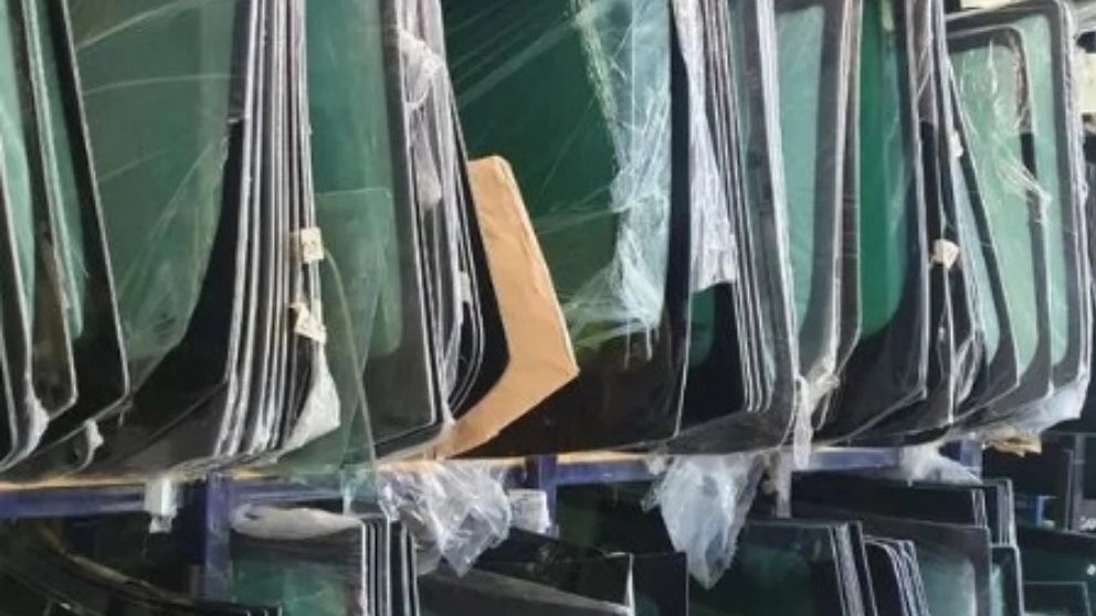 Sales and installation of repair of Syrian car glass in Tuysarkan, Hamadan
