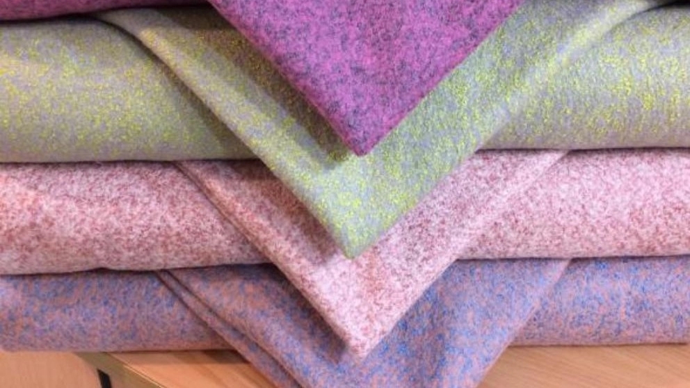 What is the woven fabric and the characteristics of the types