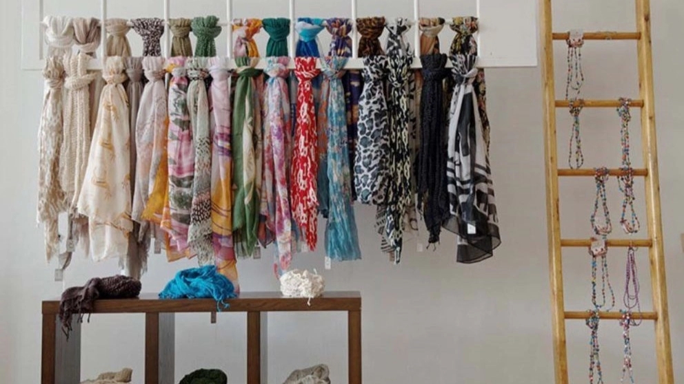 8 models of the most important types of women's shawls and scarves
