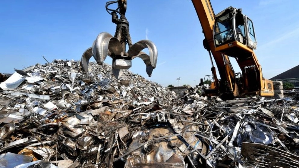 What is the difference between waste and waste?