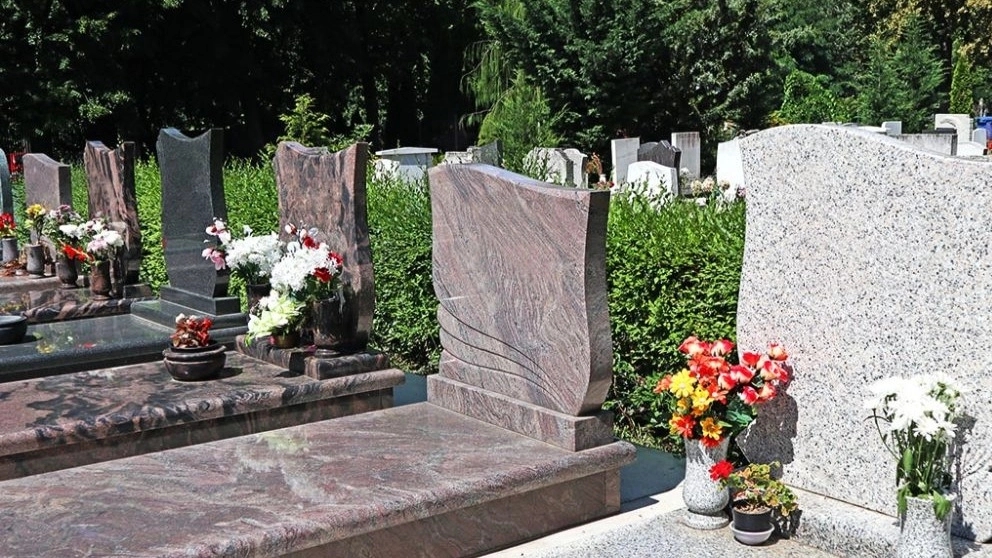 Types of tombstones and tombstones