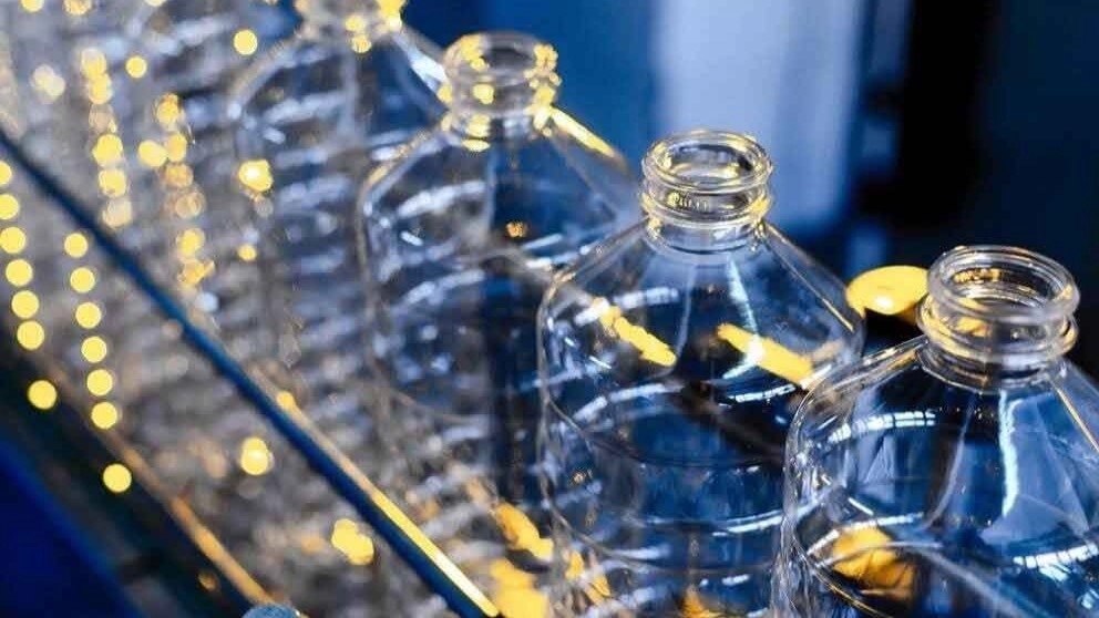 What is PET bottle molding like?