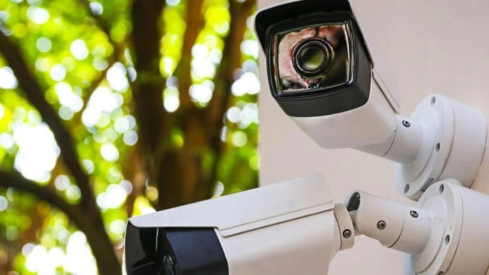 Types of CCTV cameras, their features and applications