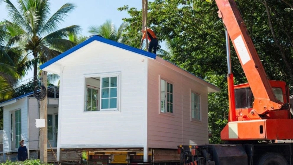 Construction of various types of shanties and prefabricated houses of Asia Heydari shantytown in Zanjan
