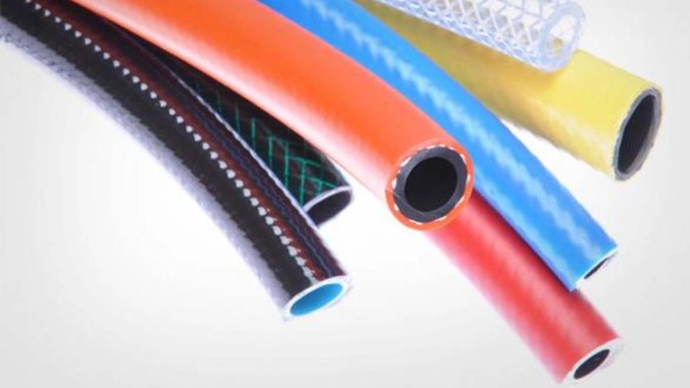 Tahran'da Bahman Polymer tarafından her türlü hortum ve kauçuk ve silikon bant üretimi