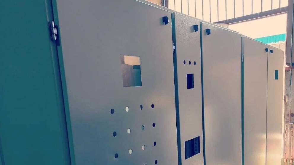Construction and production of all kinds of industrial electrical switchboards, Adak Tablo Hosni in Tabriz