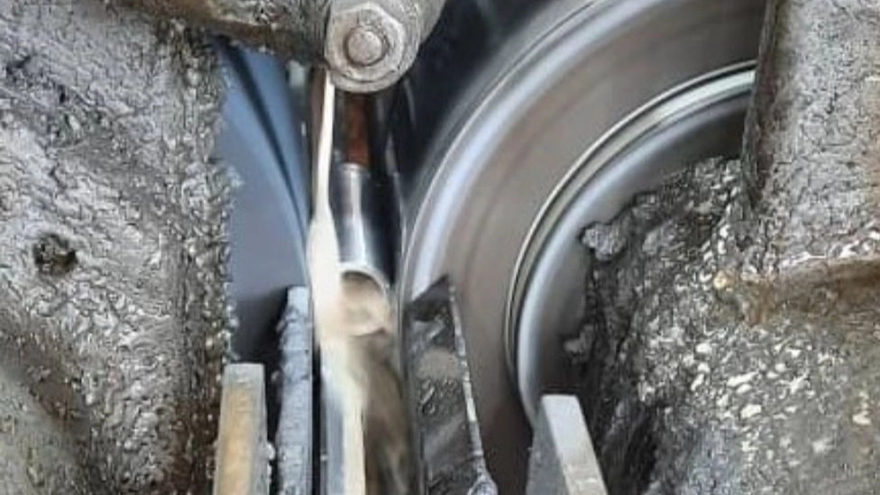 What is centerless grinding?