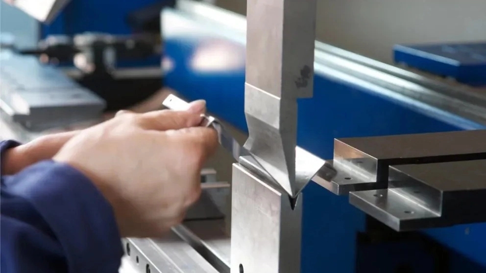 Types of metal sheet bending machines