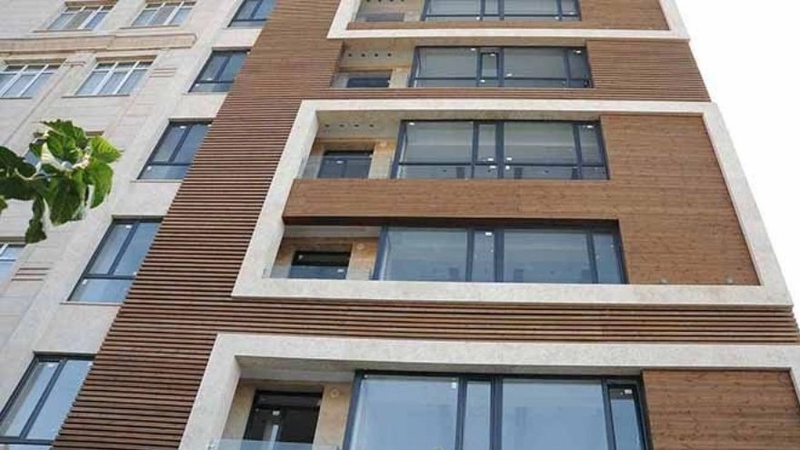 From zero to one hundred, the facade of the building is ironed