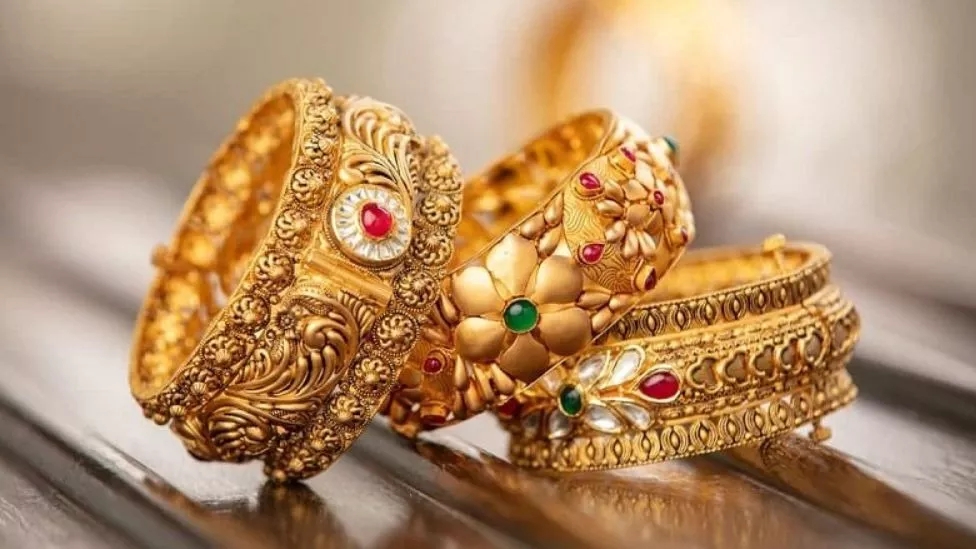 Benefits of using gold jewelry for health