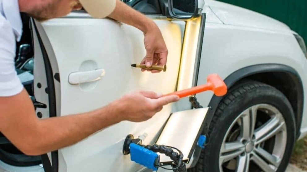 Mechanic of Bashir Fabric polishing repair shop in Nowshahr