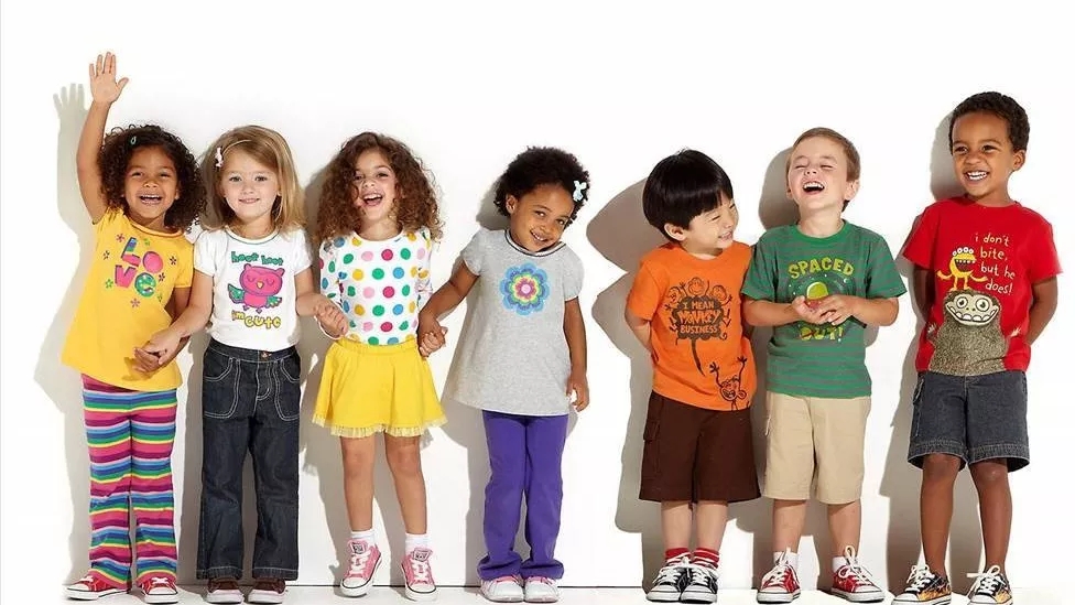 5 characteristics of children's clothes for girls and boys