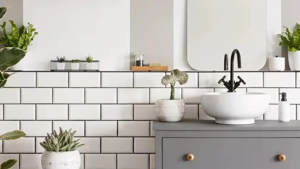 What is the difference between stone and ceramic sinks?