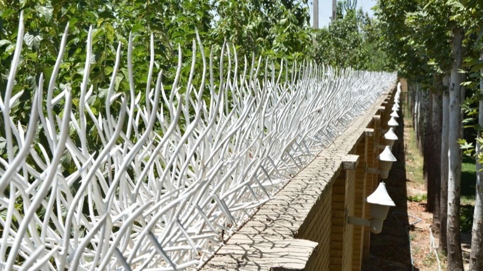 What are the specifications of the bush protector?