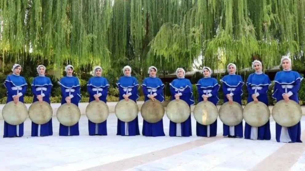 Who is the bridesmaid and what is her role in the wedding?