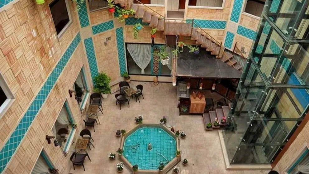 What is the structure of ecotourism accommodation?