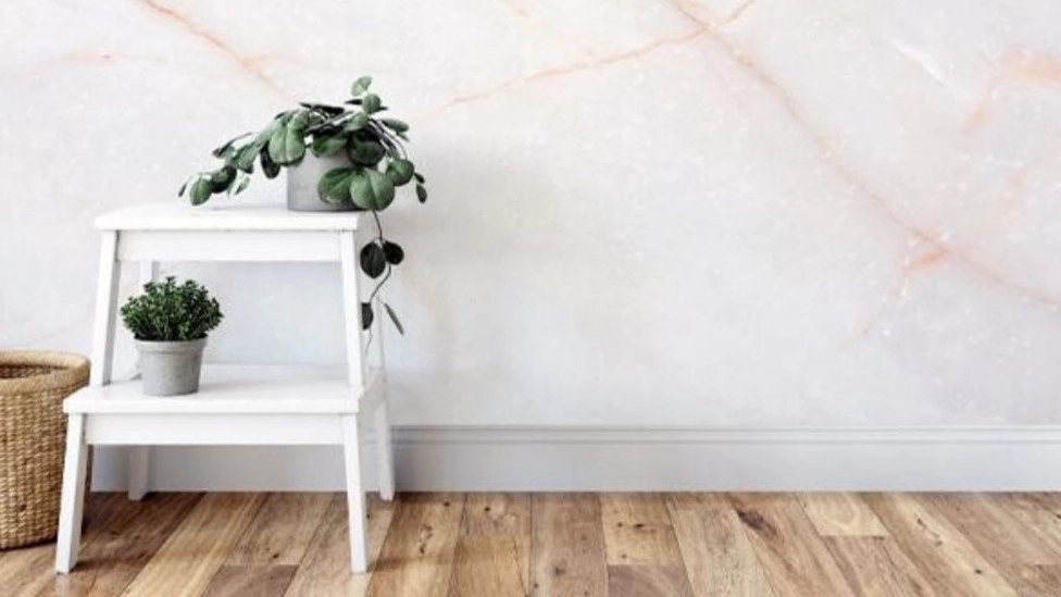 Important tips for a wallpaper set with parquet