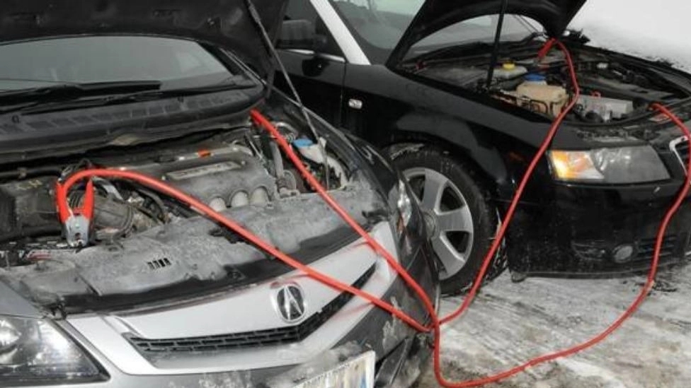 The correct way to charge a car battery