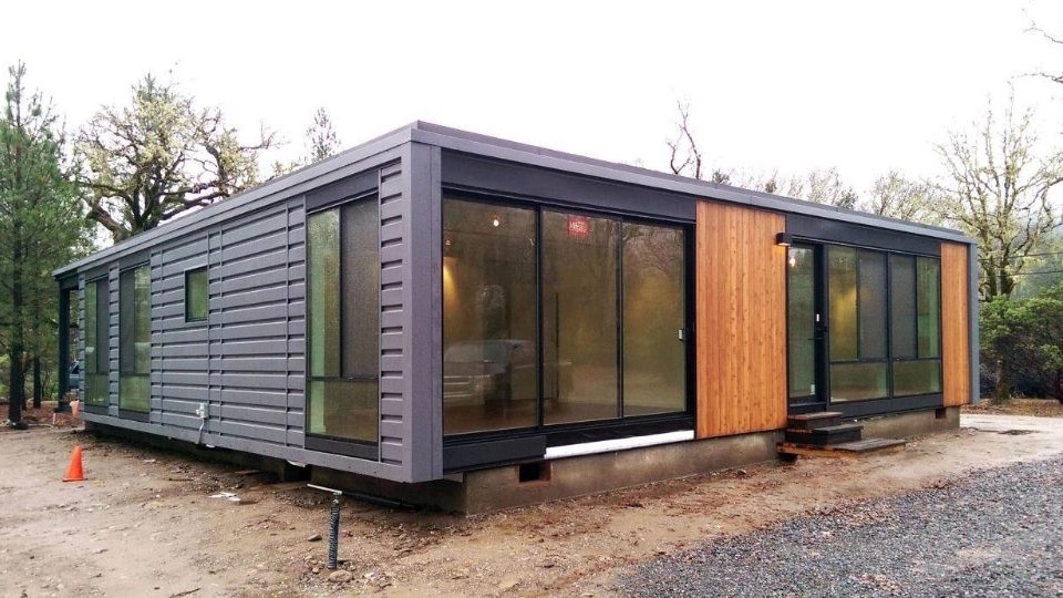 Construction and renovation of shanties and prefabricated houses of Semnan shanty production group in Semnan