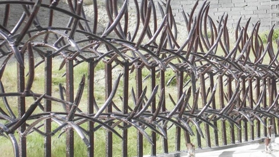 How is the deer antler guard installed?