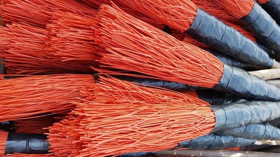 Production and sale of Fadaizadeh plastic carpet sweeper in Tehran