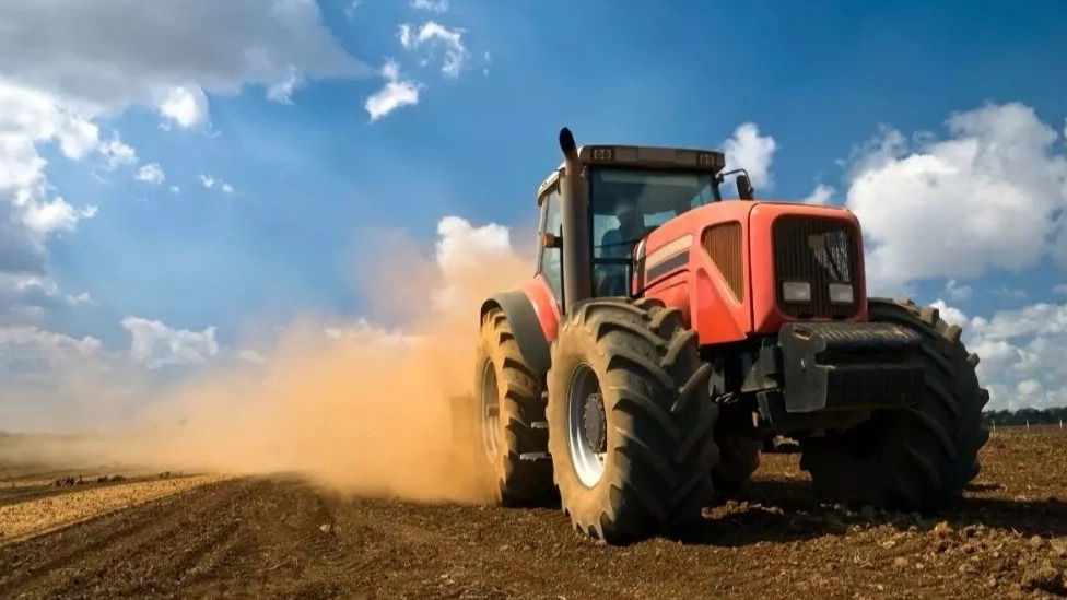 What is the most common failure of agricultural tractors?