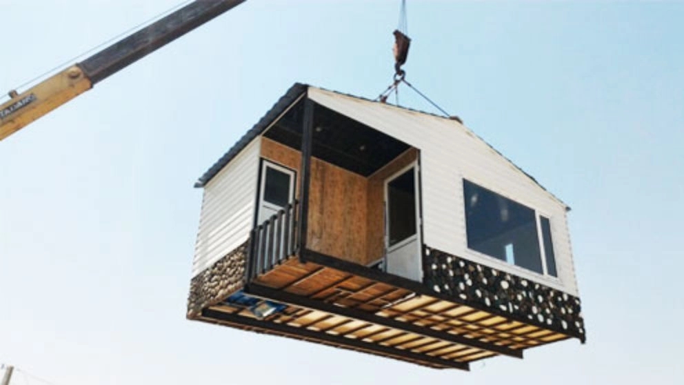 Dehghankar's portable prefabricated concrete villa in Tehran