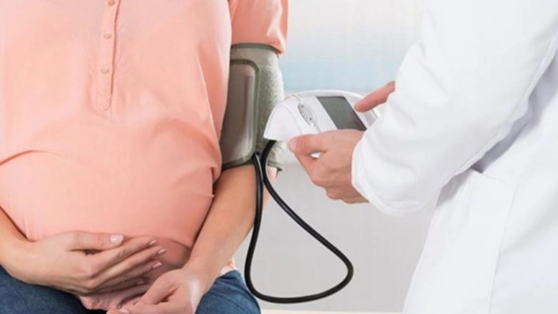 Complications of pregnancy at an advanced age