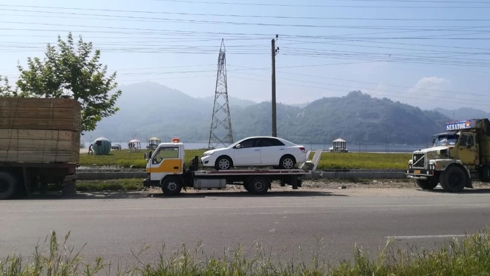 Car and tow truck in Tahmasabi's monastery