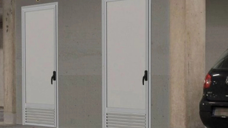 Production and sale of metal warehouse doors of Panahi Industrial Group in Tehran