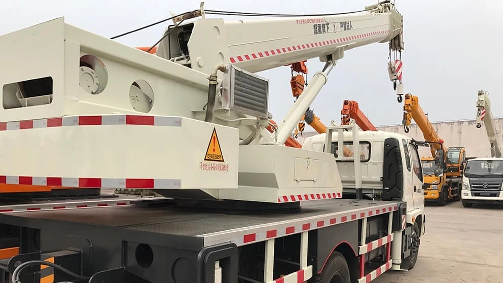 Types of mobile cranes and application of truck cranes
