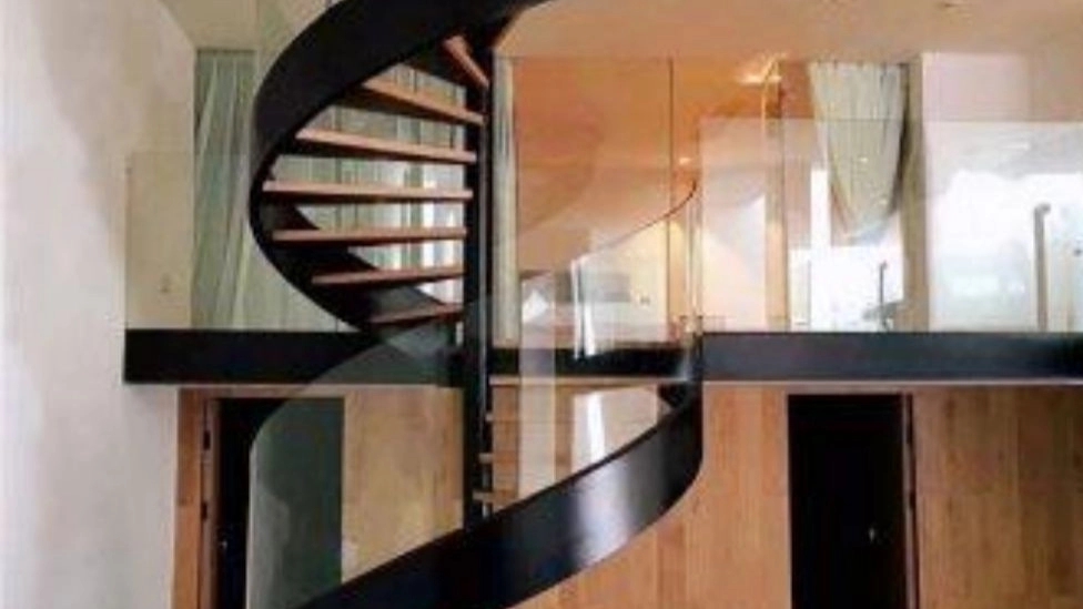 انواع پله پیچ بر اساس جنس