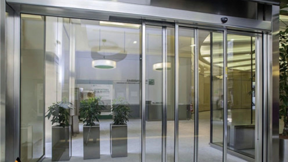 Automatic glass door