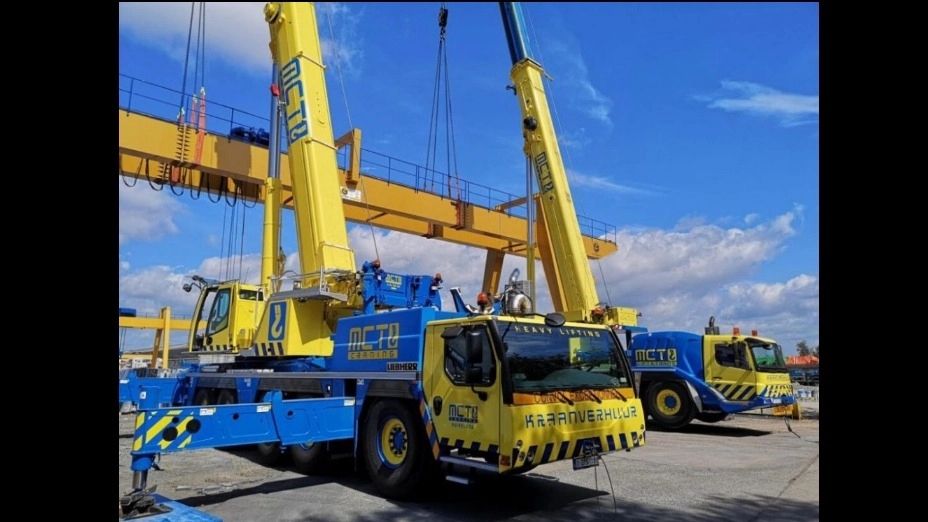 Long mast crane