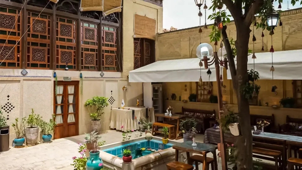 Investigating the advantage of traditional residences