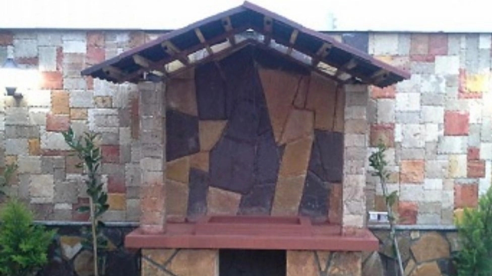 Advantages and characteristics of stone barbecue
