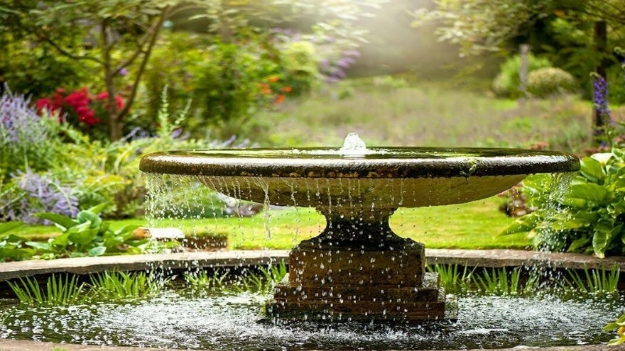 فواید و کاربرد آبنمای سنگی در فضای باز