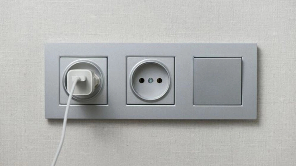 Types of electrical outlets based on the type of operation