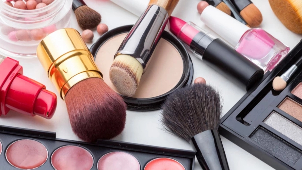 Wholesale sales of Parsinejad cosmetics in Tehran