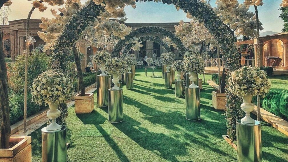 What options should the wedding hall garden have?