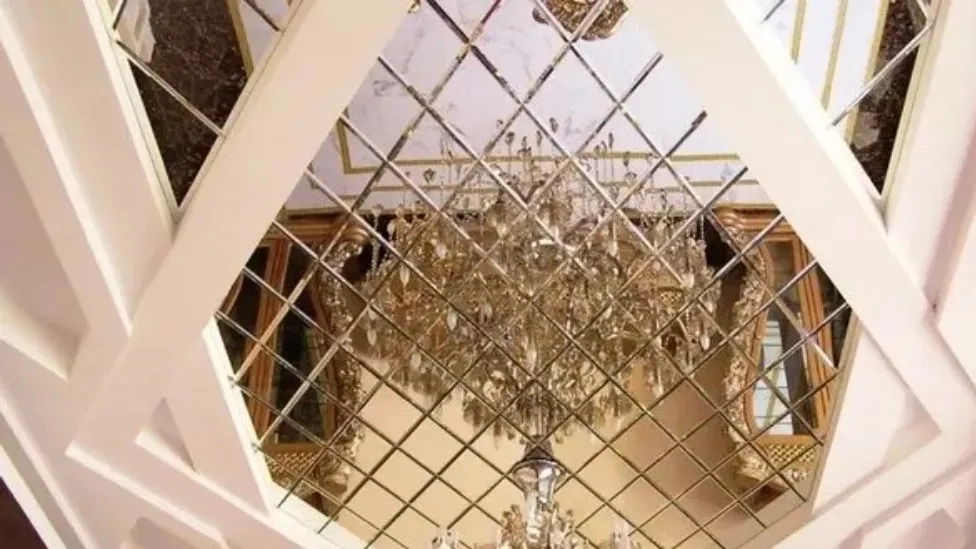 Ceiling mirroring