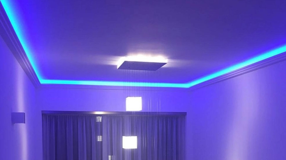 Implementation of Kenaf false ceiling and Pars Plus linear light on Azadegan highway in Tehran